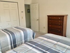 3 quartos, ferros/tábuas de passar roupa, Wi-Fi, roupa de cama