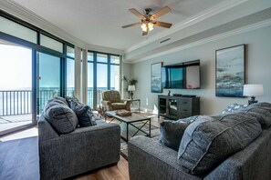 Smart TV, fireplace - Beach Front, Spacious, Clean and Comfortable (Orange Beach)