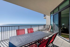 Outdoor dining - Beach Front, Spacious, Clean and Comfortable (Orange Beach)