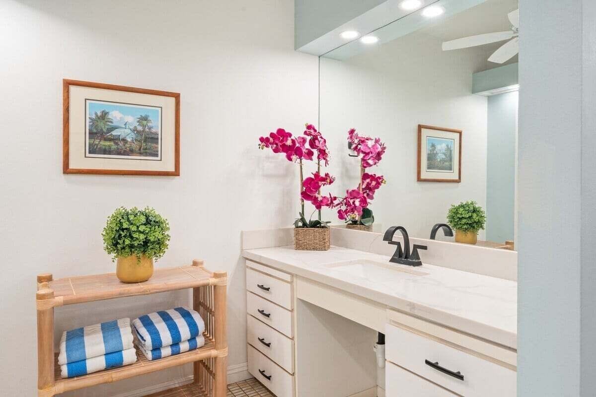 Combined shower/tub, hair dryer, towels, soap