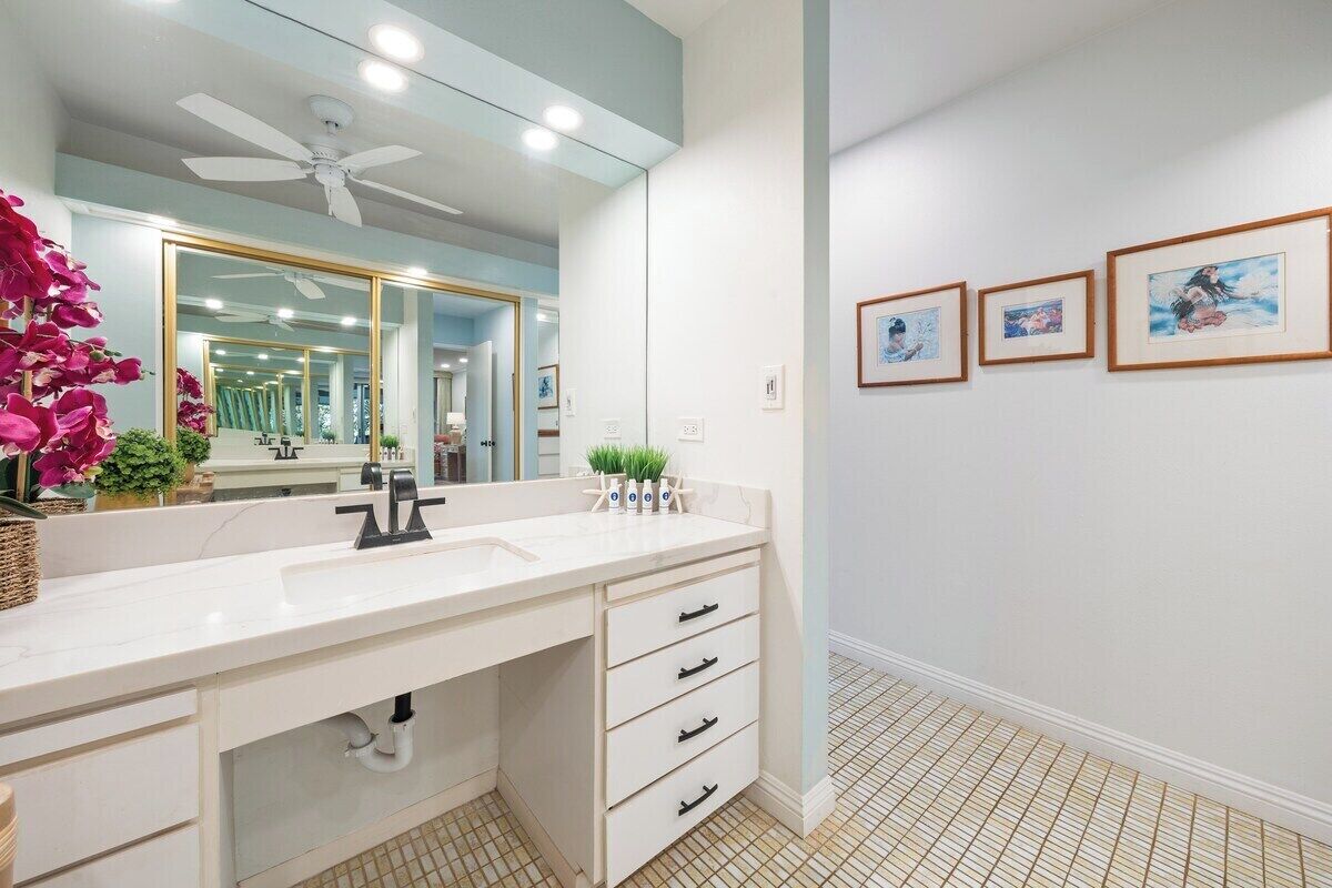 Combined shower/tub, hair dryer, towels, soap