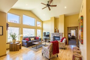 Smart TV, fireplace, DVD player, books