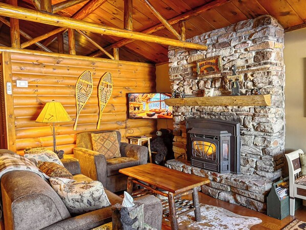 Smart-TV, peis og bøker