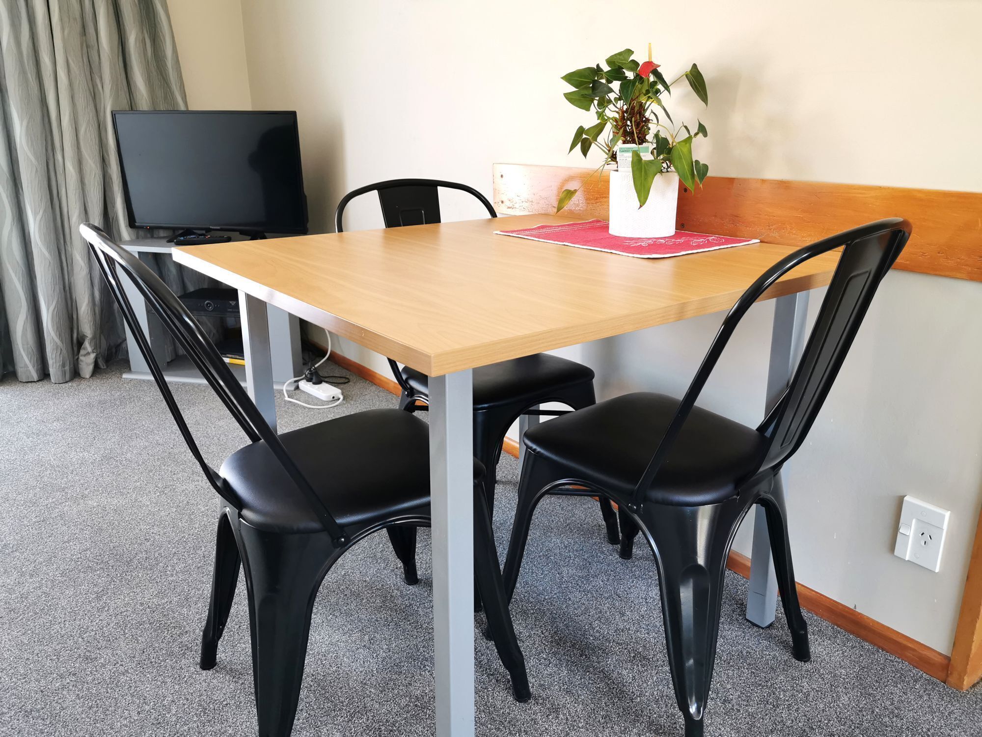 Lägenhet Standard - 1 queensize-säng - pentry - bottenvåning | Mörkläggningsgardiner, strykjärn/strykbräda, gratis wi-fi och sängkläder