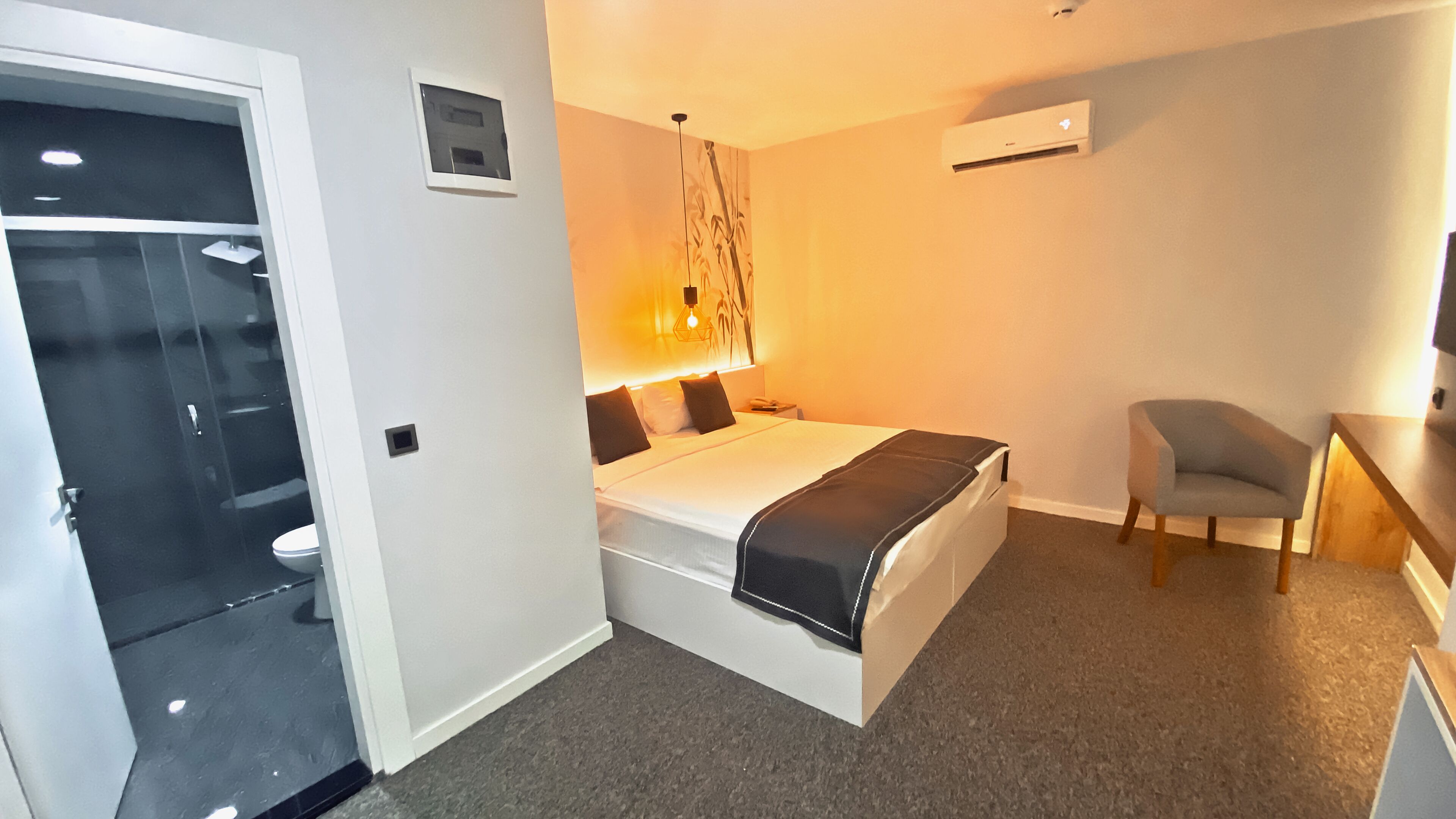 economy room, no windows, basement | 1 bedroom, premium bedding, minibar, individually decorated