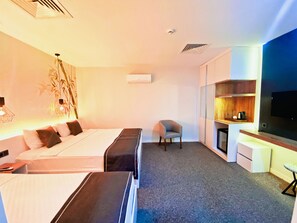 Economy Room, No Windows, Basement | 1 quarto, roupas de cama premium, frigobar, individualmente decorados