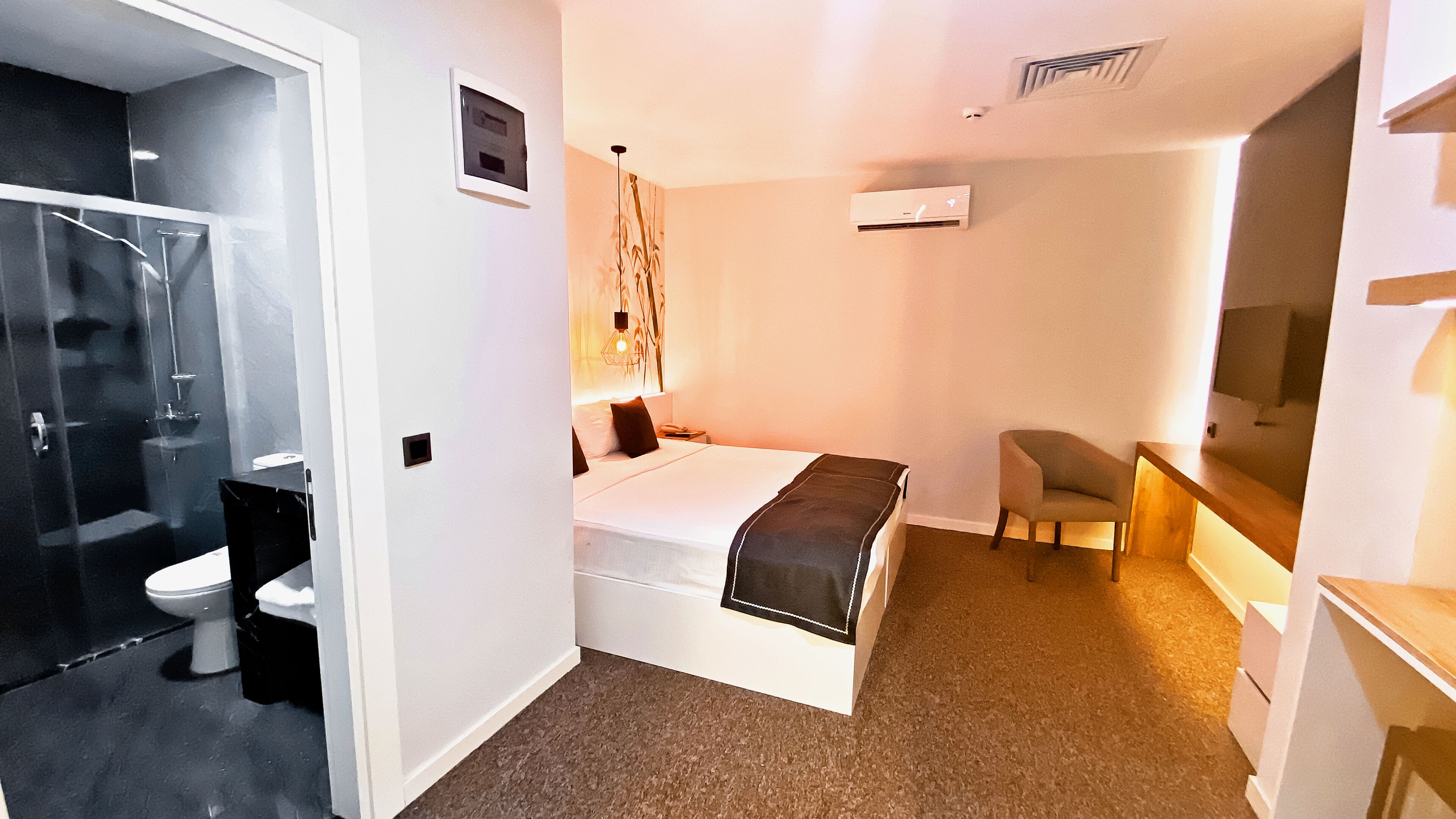 economy room, no windows, basement | 1 bedroom, premium bedding, minibar, individually decorated