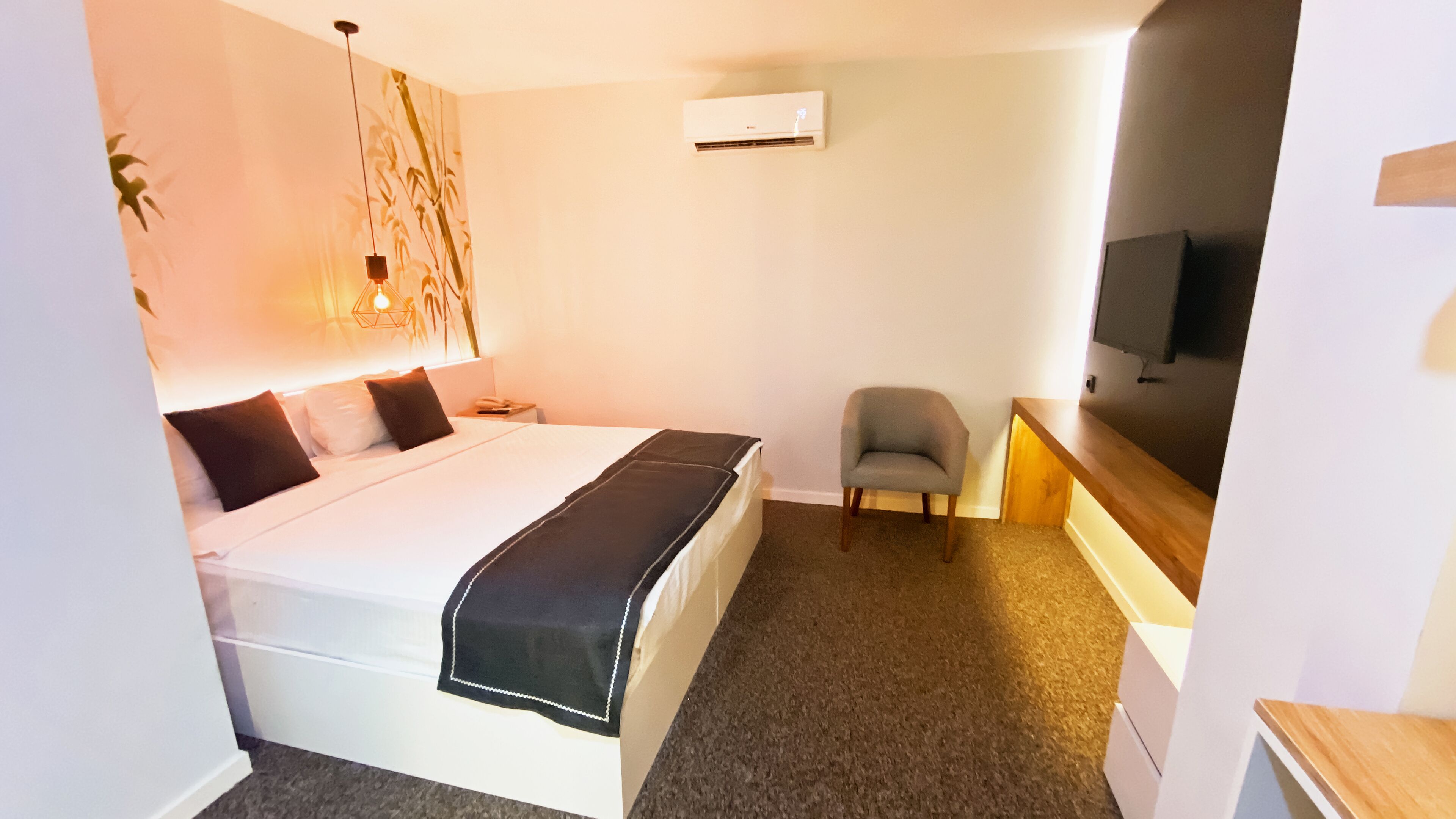 economy room, no windows, basement | 1 bedroom, premium bedding, minibar, individually decorated