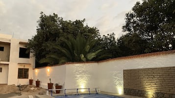 室外游泳池,恒温泳池