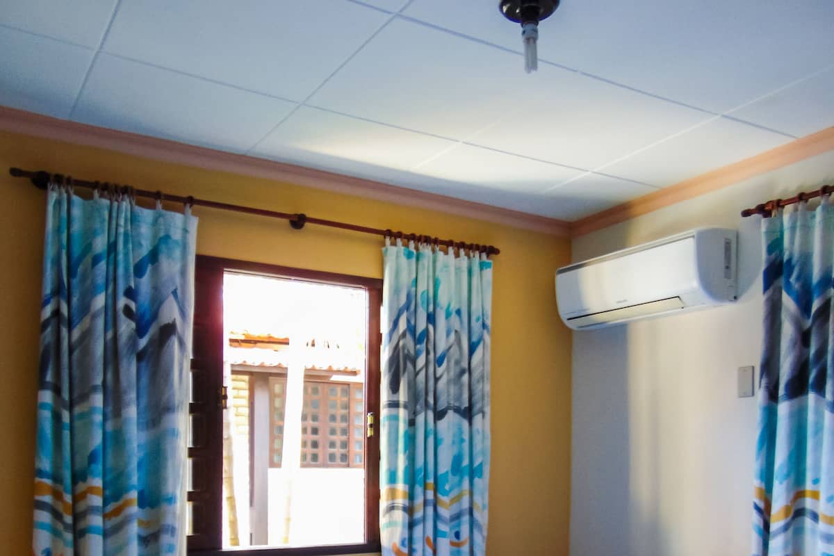 Chalet, Ground Floor (2 Pessoas) | In-room safe, iron/ironing board, rollaway beds, free WiFi