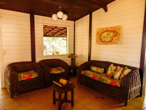 Chalet, en la zona del jardín (6 Pessoas) | Zona de estar | Una televisión LED