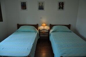 3 bedrooms, internet, bed sheets - Quinta da Tosca, Rogil, Aljezur, Former farm with apartments for 2-14 pers (Rogil / Aljezur)