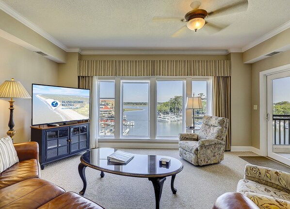 Smart TV - 2 Bedroom/2.5 Bathroom Updated, Bright Villa in Gated Complex - Harbour Views (Hilton Head Island)