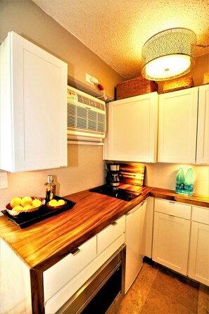 冷蔵庫、電子レンジ、コンロ、食器洗い機