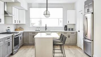 Oven, dishwasher, coffee/tea maker, toaster