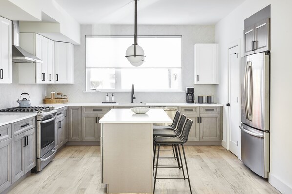 Oven, dishwasher, coffee/tea maker, toaster