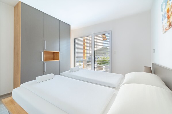 1 bedroom, in-room safe, WiFi, bed sheets