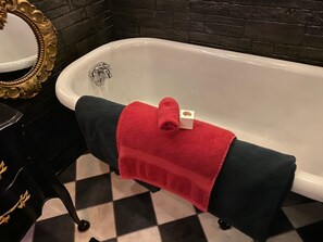 Badekar, hårtørrer, håndklæder, Sæbe