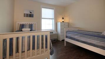 2 chambres, fer et planche à repasser, accès Internet, draps fournis