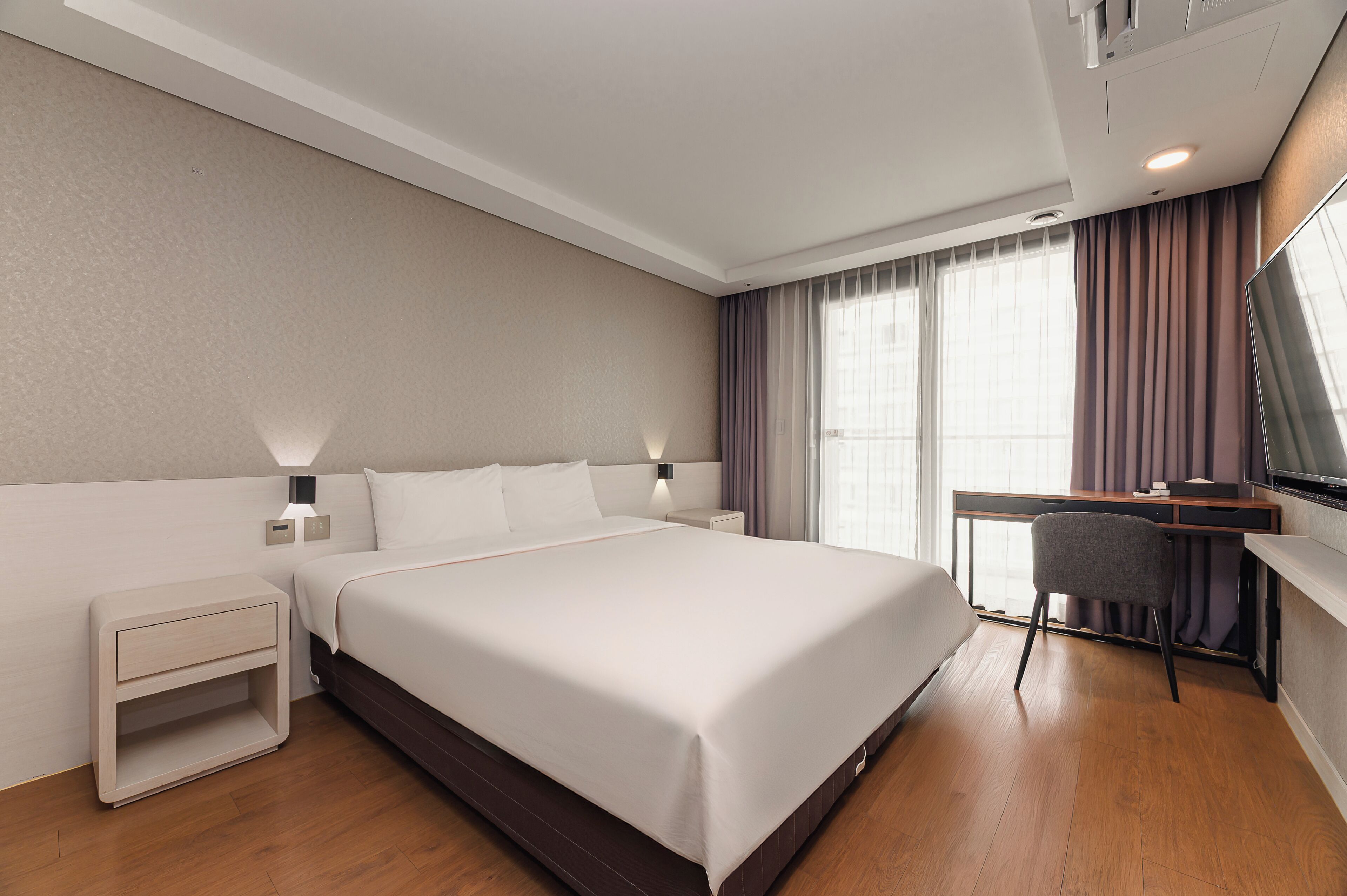 华丽双人房 | 特色家居、遮光窗帘、免费 WiFi