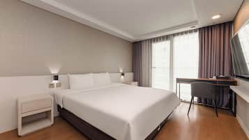 Deluxe Double Room | Individually furnished, blackout drapes, free WiFi