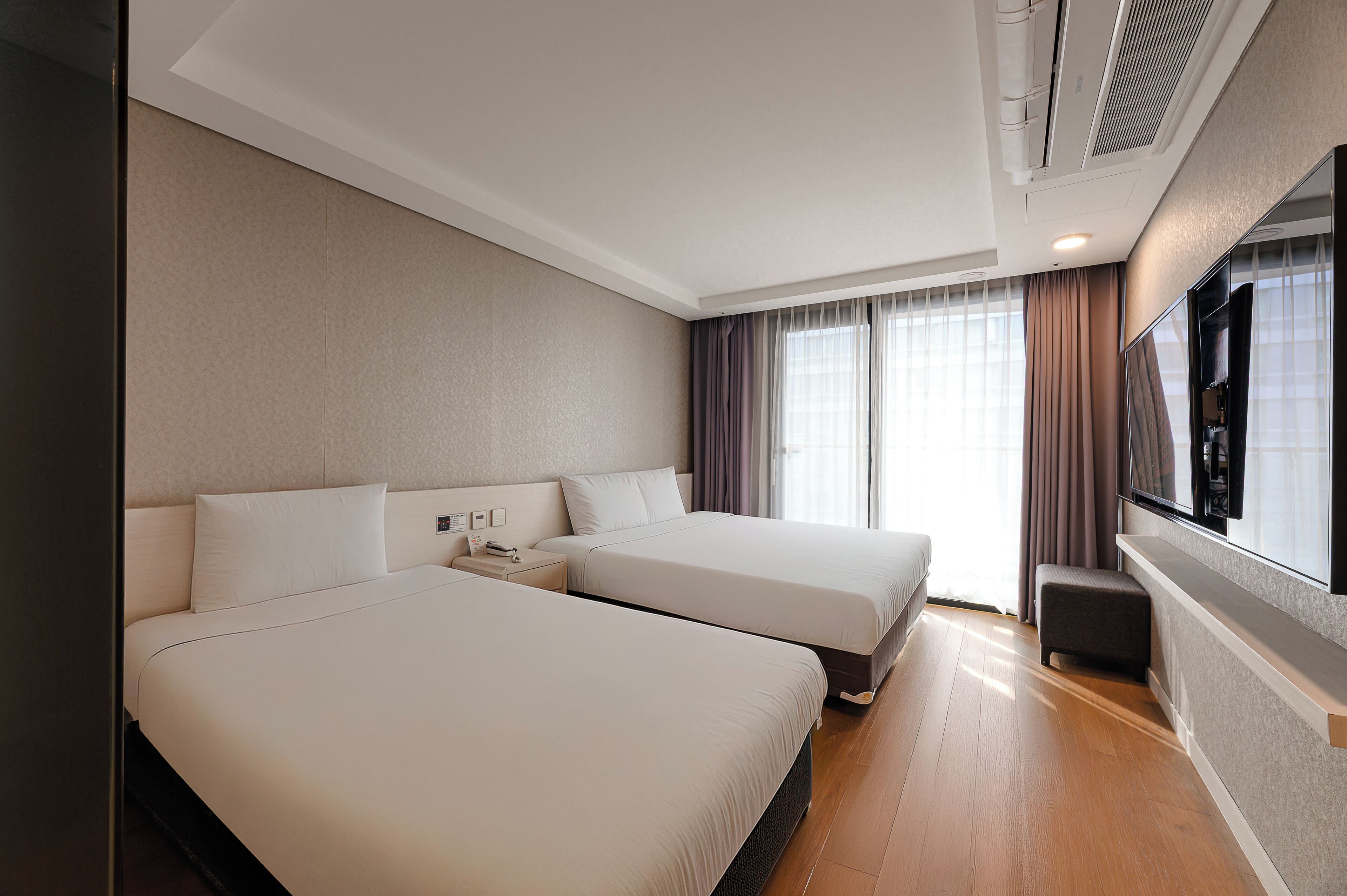 Deluxe Twin Room (for 2 people) | Individuelt innredet, blendingsgardiner og wi-fi (inkludert)