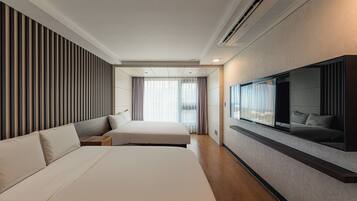 Family Twin Room (for 4 people) | Individually furnished, blackout drapes, free WiFi