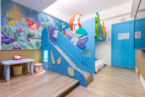 Quadruple Room, 2 Double Beds, Balcony | Desk, free WiFi - Songfeng Qinzi Homestay (Wujie)