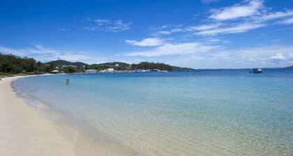 'Kamillaroi' Marchez vers les restaurants, les cafés et la plage!