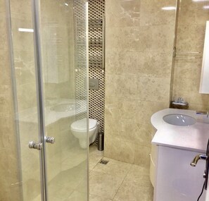 Luxury Apartment, 1 Bedroom | Bathroom | Shower, hydromassage showerhead, free toiletries, hair dryer - Sevgi Apart (Istanbul)