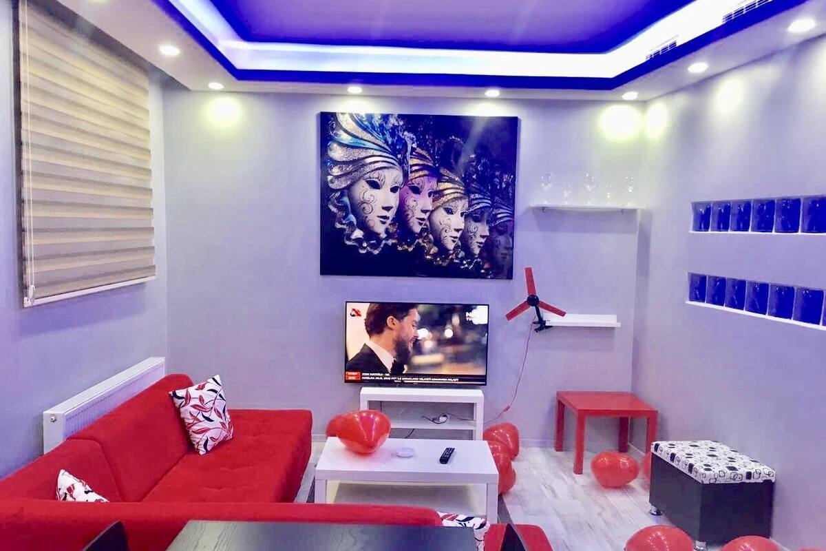 Luxury Apartment, 1 Bedroom | Desk, blackout curtains, soundproofing, iron/ironing board