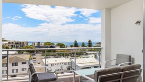 Property grounds - Cote D Azur in the heart on Nelson Bay with a swimming pool (Nelson Bay)