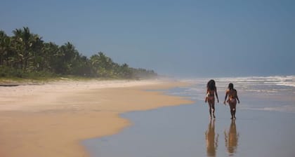 Family house on the sand, green area, Acuípe beach, natural pool
