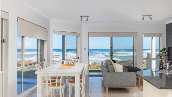 Dining - Hear the waves watch the whales Anna Bay (Anna Bay)