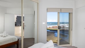 3 habitaciones, tabla de planchar con plancha, wifi y ropa de cama