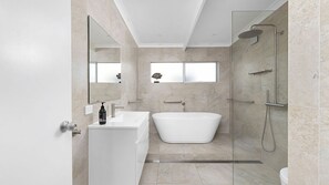 Bathtub - Hidden Oasis Pet Friendly In Anna Bay (Anna Bay)