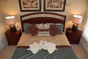 Master bedroom with ensuite bathroom
 - 4 Bed/3 Bathrooms with pool - 2 masters with ensuites - cable TV in all bedrooms (Davenport)
