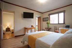Premium bedding, desk, iron/ironing board, free WiFi