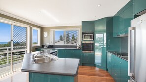 Fridge, oven, stovetop, coffee/tea maker - 5 Brolga Place, Peregian Beach, Noosa Shire, QLD (Peregian Beach)