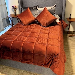 2 chambres, fer et planche à repasser, Wi-Fi gratuit, draps fournis