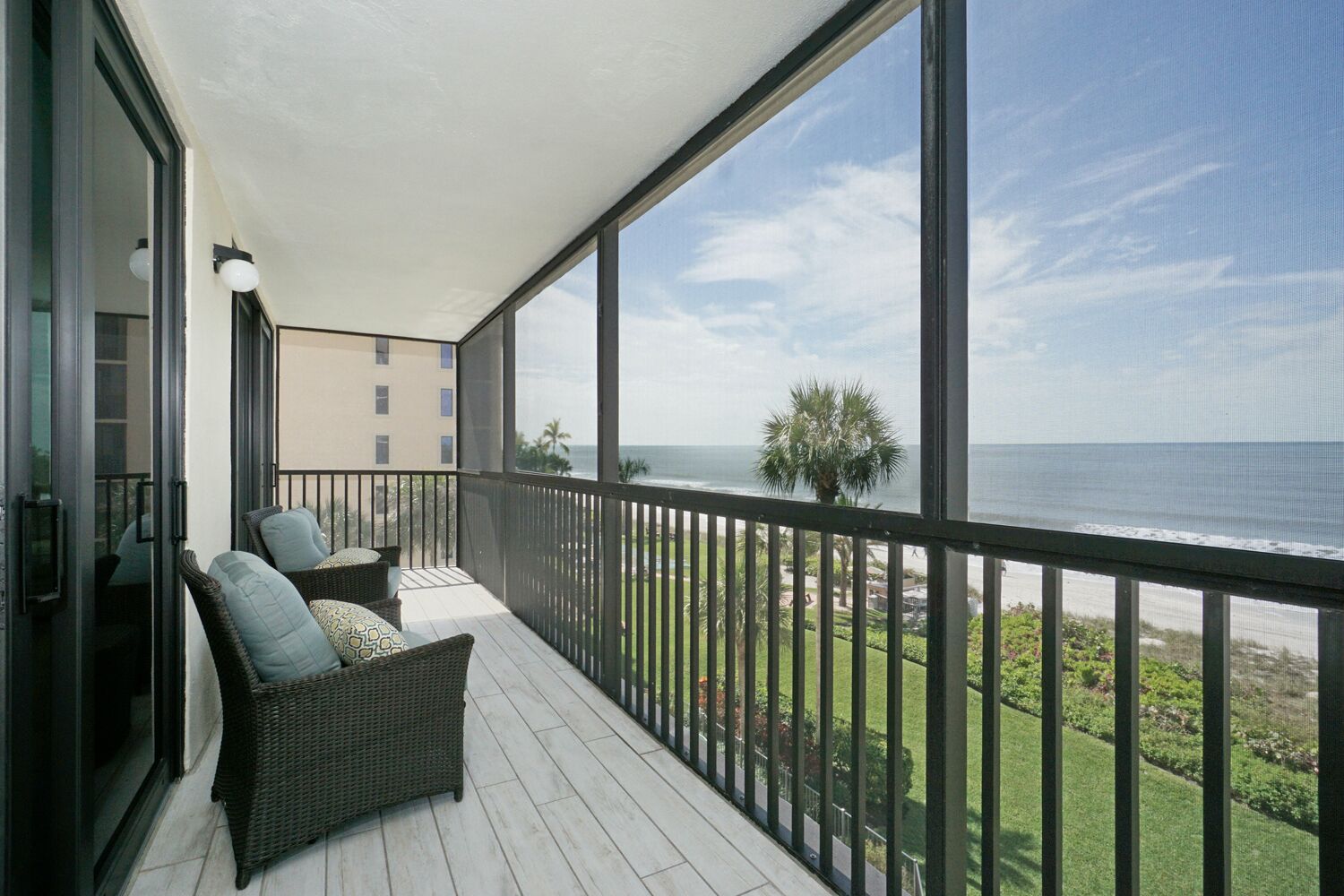 Stunning Sunset Views - Beachfront Condo!