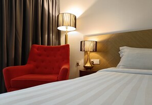 Superior-Doppelzimmer, 1 King-Bett, Stadtblick | Minibar, Zimmersafe, Schreibtisch, schallisolierte Zimmer