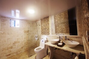 Hair dryer, towels, shampoo, toilet paper - Luxury three floor Villa in Caribe Village with a private  beach area. (Bávaro)