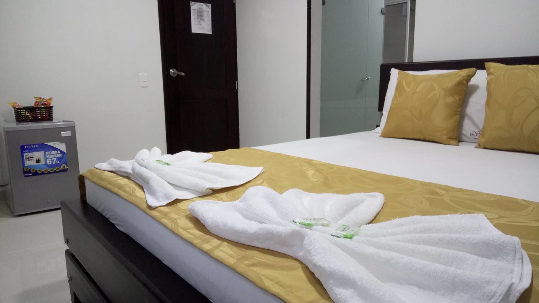 deluxe room, 1 double bed | blackout curtains, iron/ironing board, free wifi, bed sheets