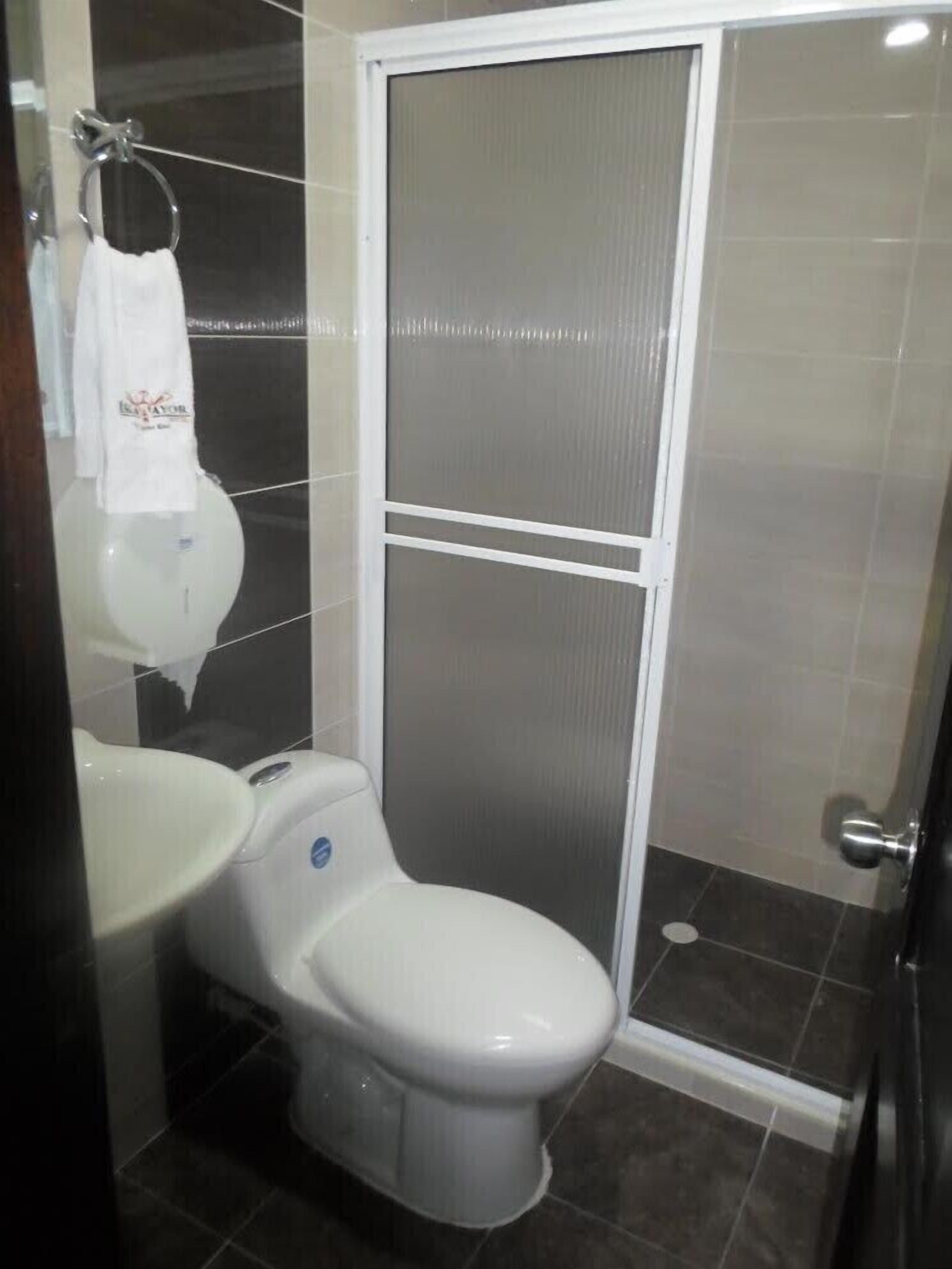 standard room | bathroom | shower, towels