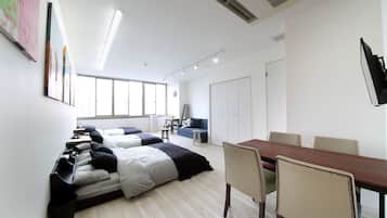 Apartment | Desk, iron/ironing board, free WiFi, bed sheets