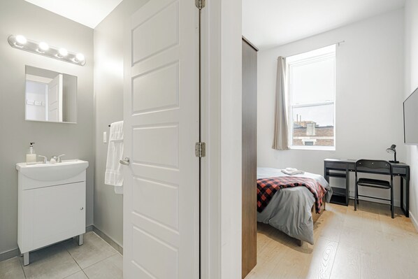 1 bedroom, iron/ironing board, internet, bed sheets