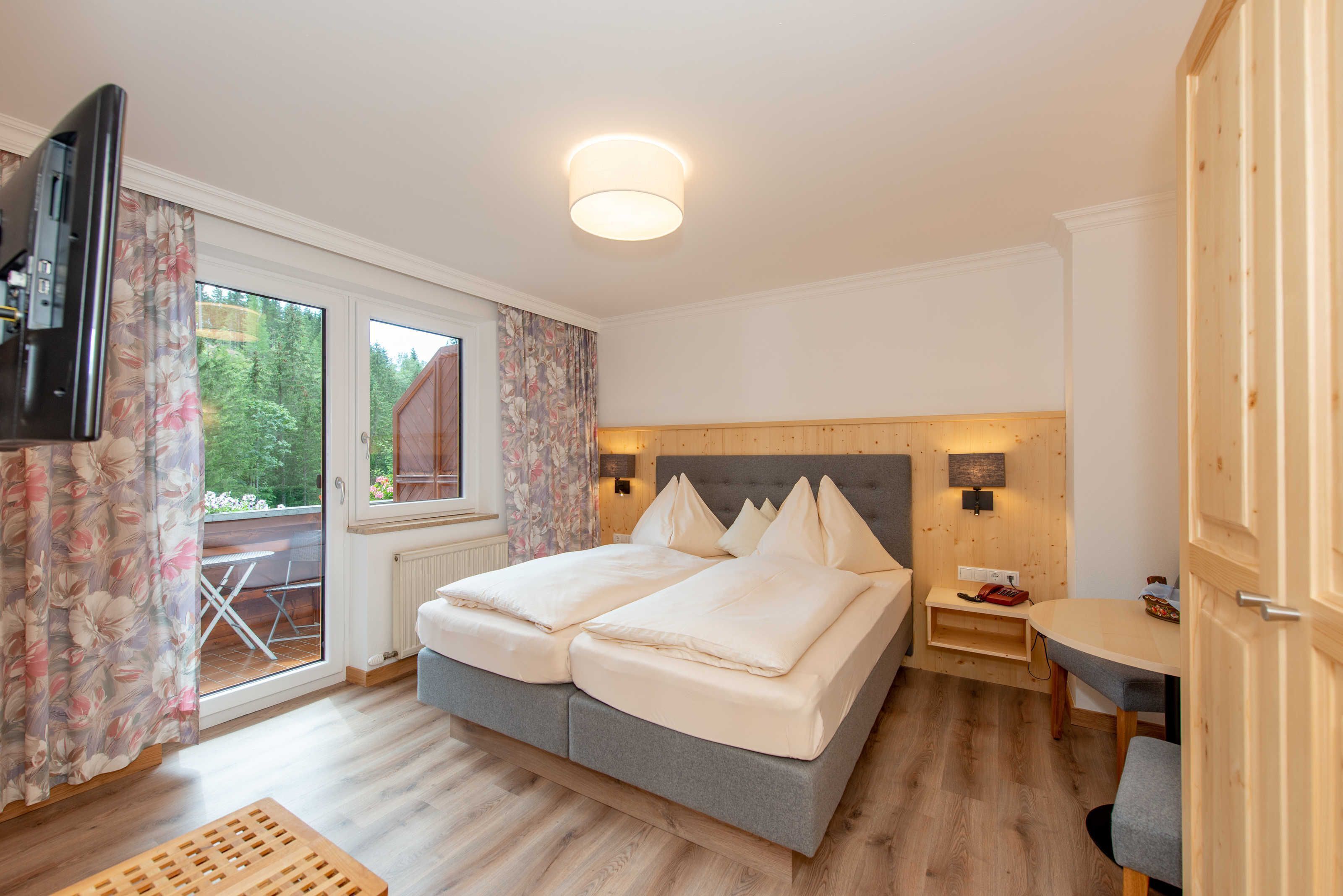 1 bedroom, in-room safe, WiFi, bed sheets