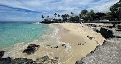 King Palm, King bed Ocean views walk to Magics beach Kahalu'u Free WIFI parking