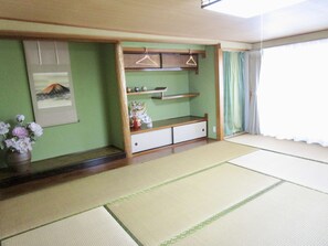 Laptop workspace, blackout curtains, free WiFi, bed sheets